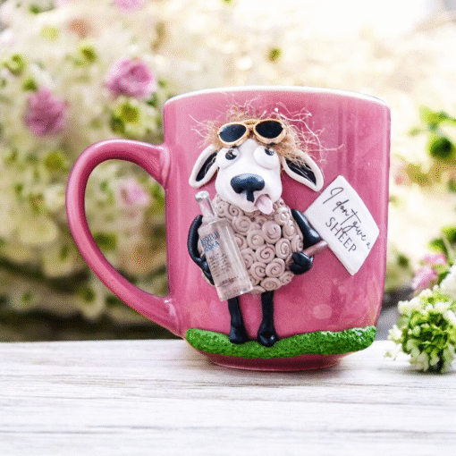 Забавна чаша с овца и надпис I don`t give a sheep , ръчно изработена от полимерна глина. с